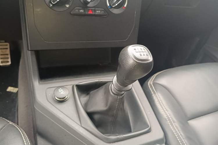 Used Wuling Hongguang PLUS 2020 1.5L Manual Standard Edition 5 Seats Gear Lever
