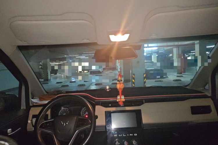 Used Wuling Hongguang PLUS 2020 1.5L Manual Comfort 7-Seater Headliner