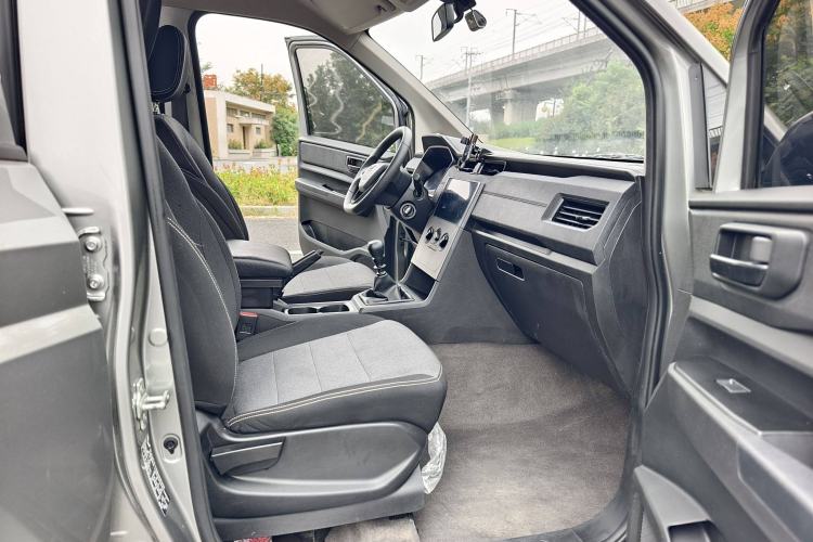Used Wuling Hongguang PLUS 2020 1.5L Manual Standard Edition 7-Seater Interior 10