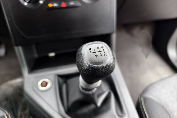 Used Wuling Hongguang PLUS 2020 1.5L Manual Standard Edition 7-Seater Interior 4