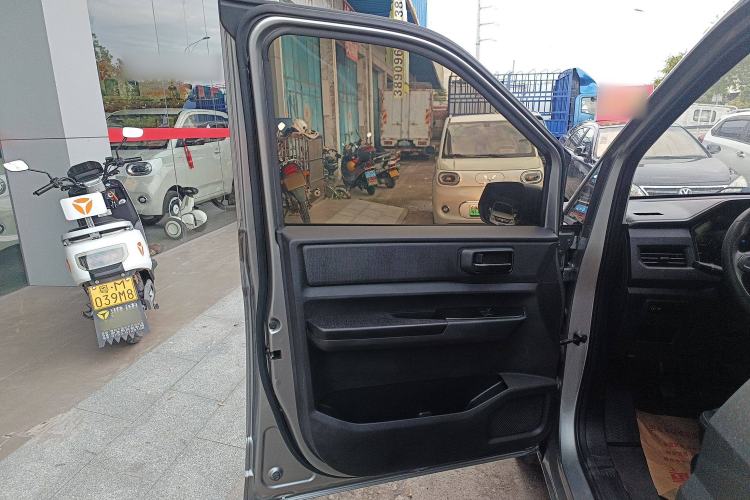 Used Wuling Hongguang PLUS 2020 1.5L Manual Standard Edition 5 Seats Interior 4
