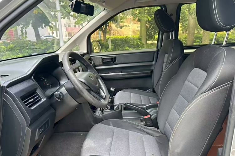 Used Wuling Hongguang PLUS 2020 1.5L Manual Standard Edition 5 Seats Interior 7