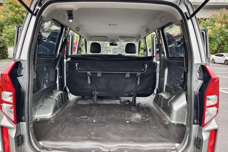 Used Wuling Hongguang PLUS 2020 1.5L Manual Standard Edition 7-Seater Interior 8