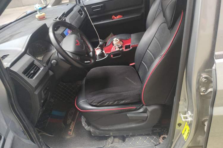 Used Wuling Hongguang PLUS 2020 1.5L Manual Standard Edition 5 Seats Left Front Seat