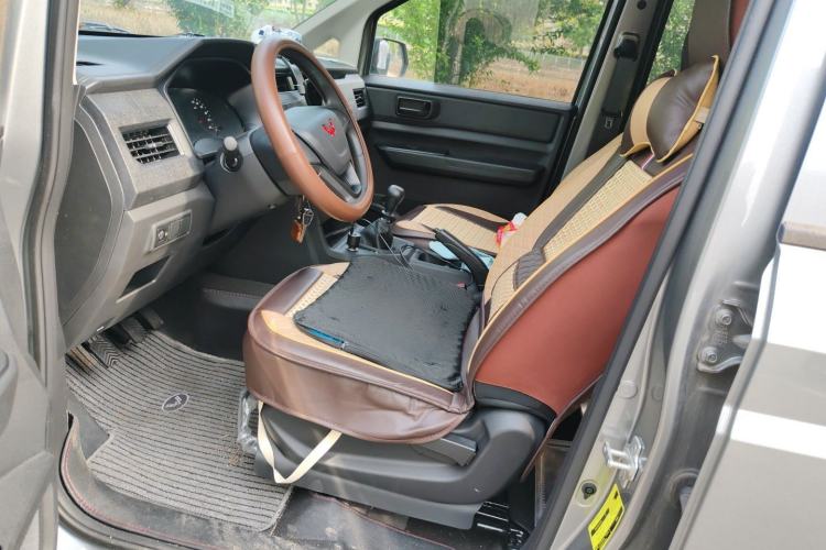 Used Wuling Hongguang PLUS 2020 1.5L Manual Standard Edition 5 Seats Left Front Seat
