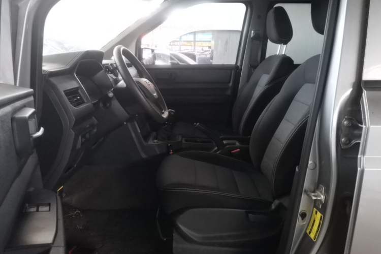 Used Wuling Hongguang PLUS 2020 1.5L Manual Standard Edition 7-Seater Left Front Seat