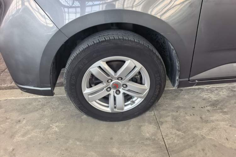 Used Wuling Hongguang PLUS 2020 1.5T Manual Commercial Vehicle 7 Seats Left Front Wheel Hub