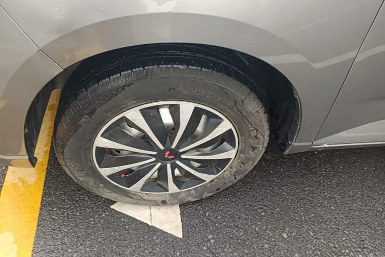 Used Wuling Hongguang PLUS 2020 1.5L Manual Standard Edition 5 Seats Left Front Wheel Hub