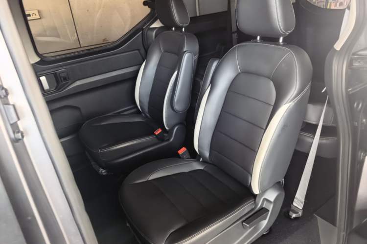Used Wuling Hongguang PLUS 2020 1.5T Manual Commercial Vehicle 7 Seats Left Rear Seat