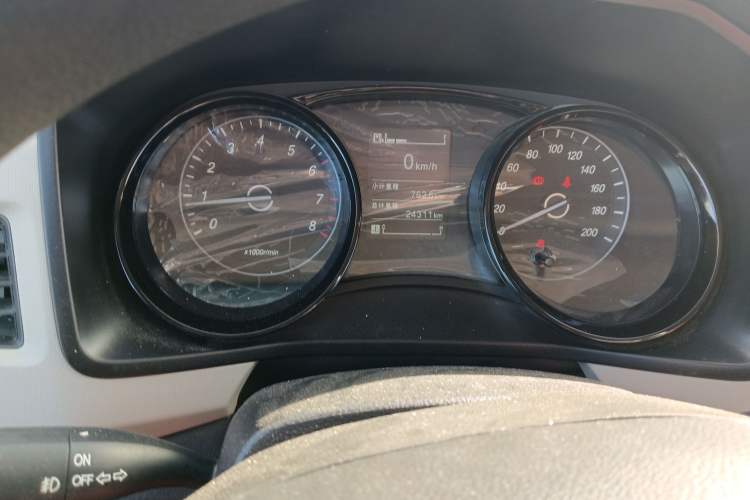 Used Wuling Hongguang PLUS 2020 1.5L Manual Comfort 7-Seater Odometer Close Up