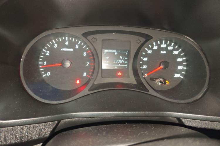 Used Wuling Hongguang PLUS 2020 1.5L Manual Standard Edition 7-Seater Odometer Close Up