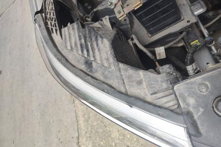 Used Wuling Hongguang PLUS 2020 1.5L Manual Standard Edition 5 Seats Right Front Headlight