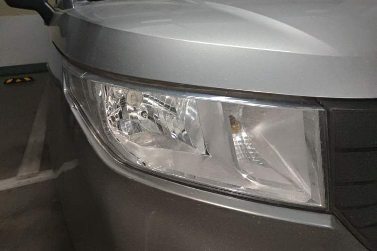 Used Wuling Hongguang PLUS 2020 1.5L Manual Comfort 7-Seater Right Front Headlight