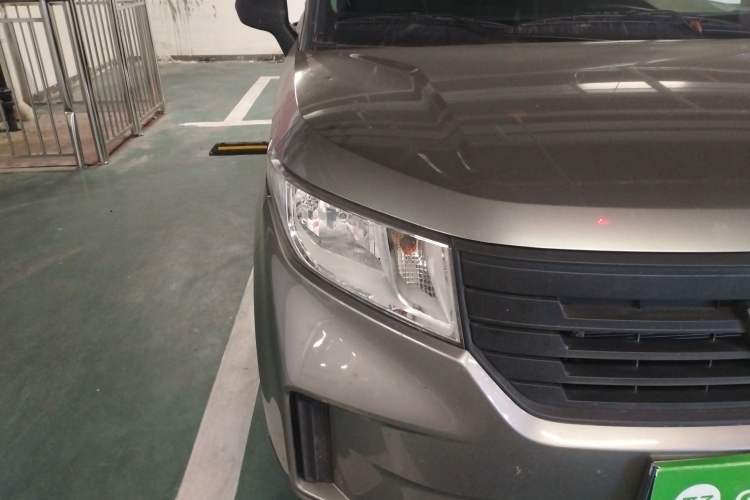 Used Wuling Hongguang PLUS 2020 1.5L Manual Standard Edition 5 Seats Right Front Headlight