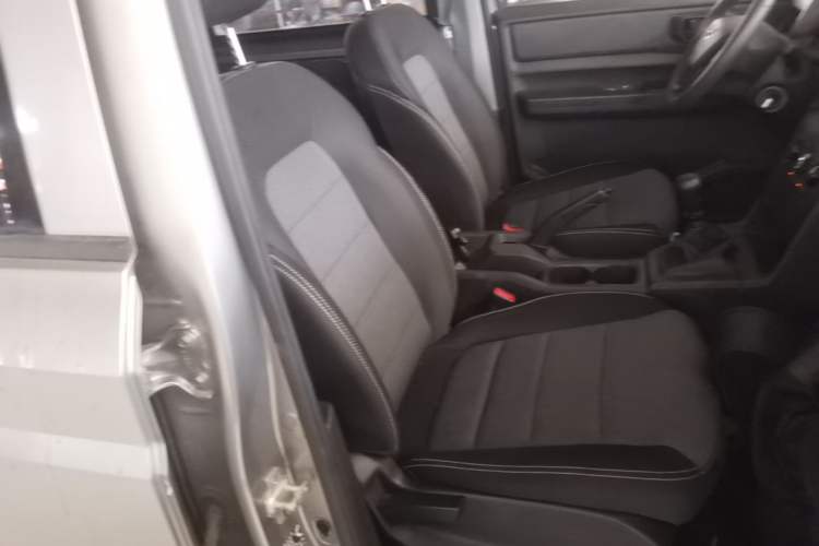Used Wuling Hongguang PLUS 2020 1.5L Manual Standard Edition 7-Seater Right Front Seat