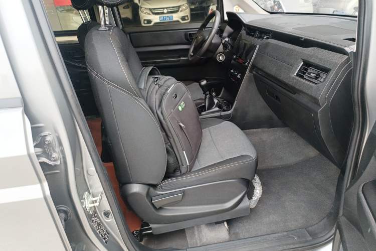 Used Wuling Hongguang PLUS 2020 1.5L Manual Standard Edition 5 Seats Right Front Seat