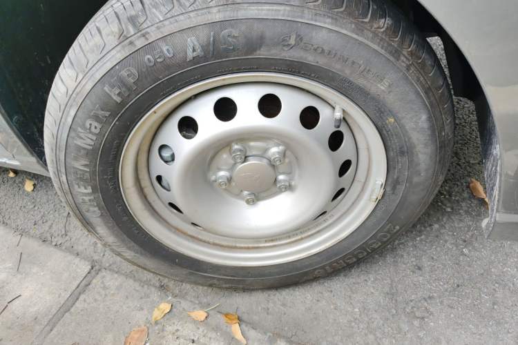 Used Wuling Hongguang PLUS 2020 1.5L Manual Standard Edition 5 Seats Right Front Wheel Hub