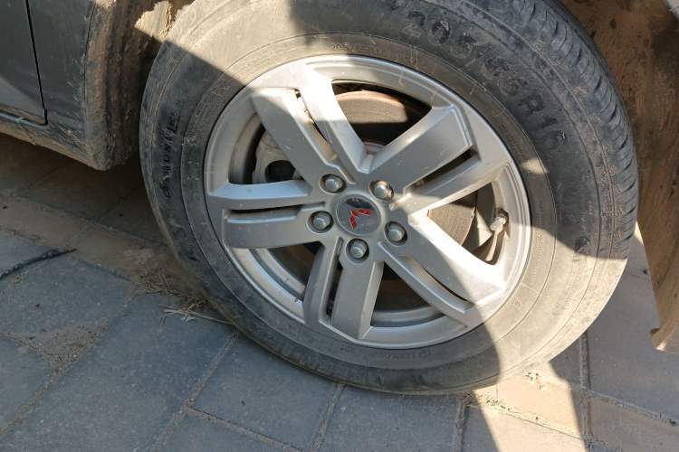Used Wuling Hongguang PLUS 2020 1.5L Manual Comfort 7-Seater Right Front Wheel Hub