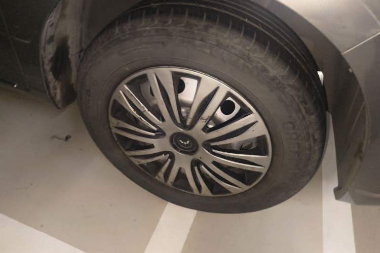 Used Wuling Hongguang PLUS 2020 1.5L Manual Standard Edition 5 Seats Right Front Wheel Hub