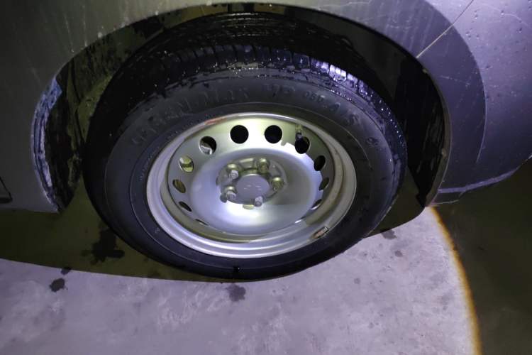Used Wuling Hongguang PLUS 2020 1.5L Manual Standard Edition 5 Seats Right Front Wheel Hub