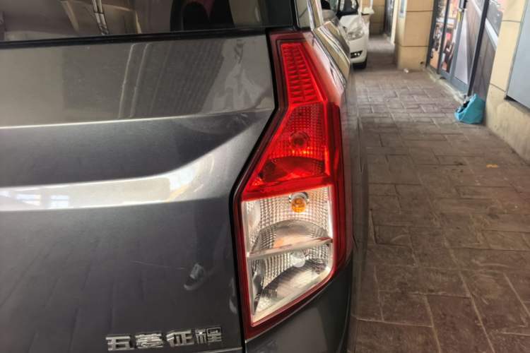 Used Wuling Hongguang PLUS 2020 1.5T Manual Commercial Vehicle 7 Seats Right Rear Taillight