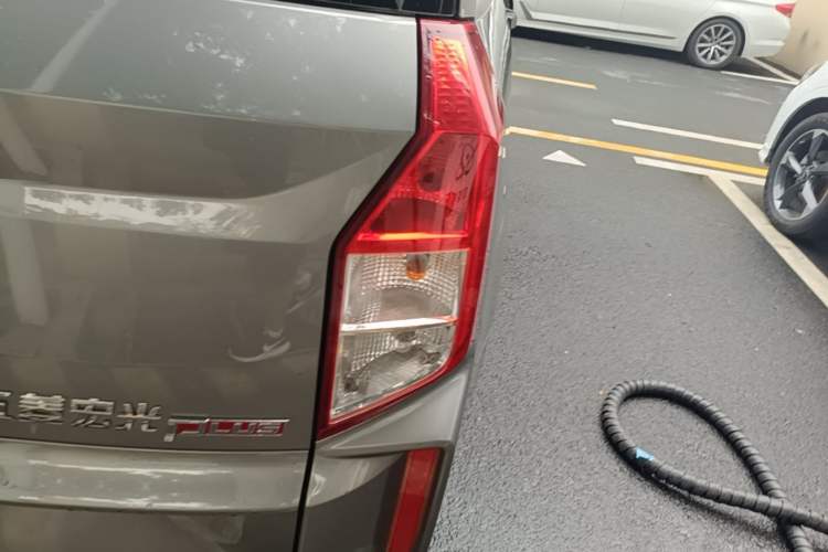 Used Wuling Hongguang PLUS 2020 1.5L Manual Standard Edition 5 Seats Right Rear Taillight