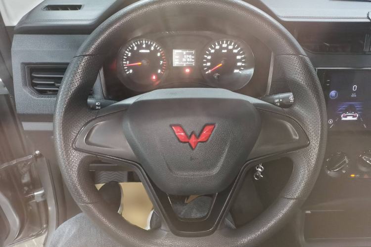 Used Wuling Hongguang PLUS 2020 1.5L Manual Standard Edition 7-Seater Steering Wheel