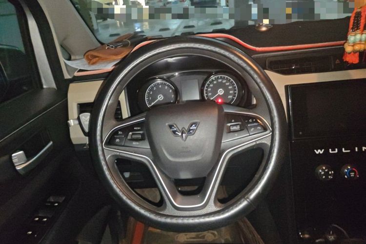 Used Wuling Hongguang PLUS 2020 1.5L Manual Comfort 7-Seater Steering Wheel