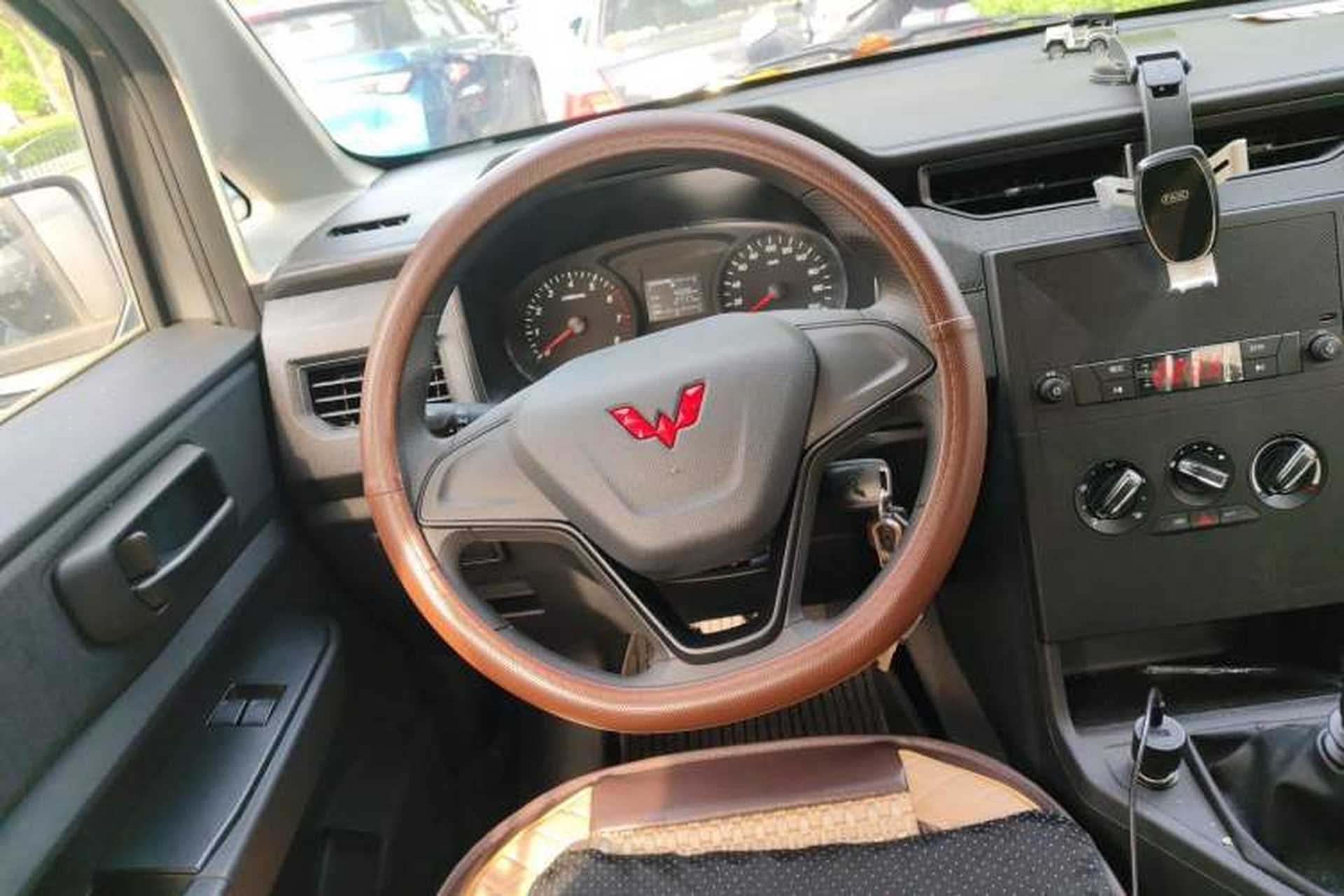 Used Wuling Hongguang PLUS 2020 1.5L Manual Standard Edition 5 Seats Steering Wheel