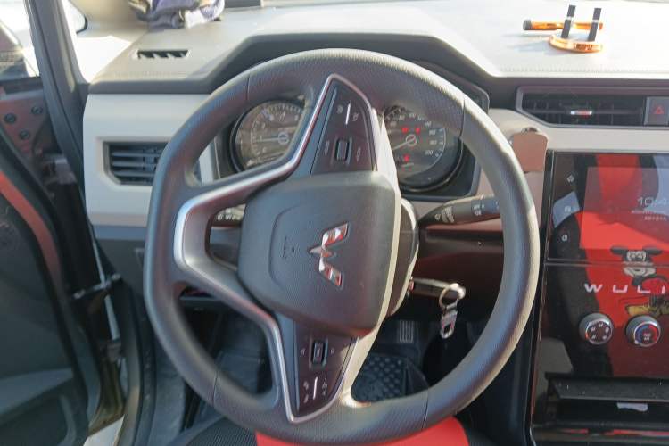 Used Wuling Hongguang PLUS 2020 1.5L Manual Comfort 7-Seater Steering Wheel