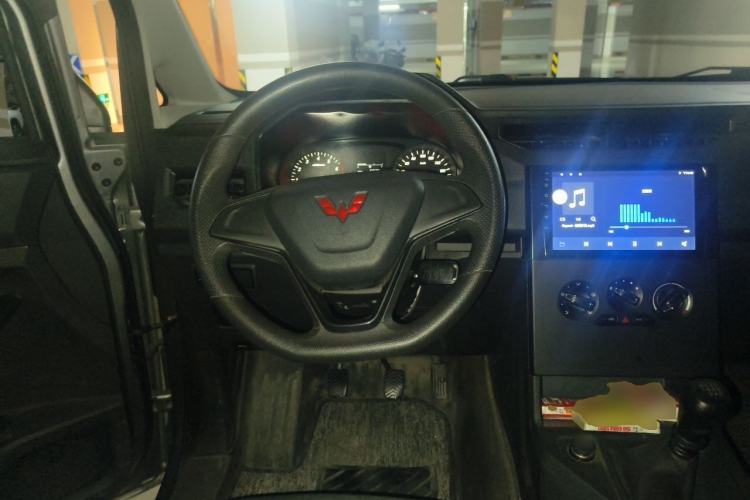 Used Wuling Hongguang PLUS 2020 1.5L Manual Standard Edition 5 Seats Steering Wheel