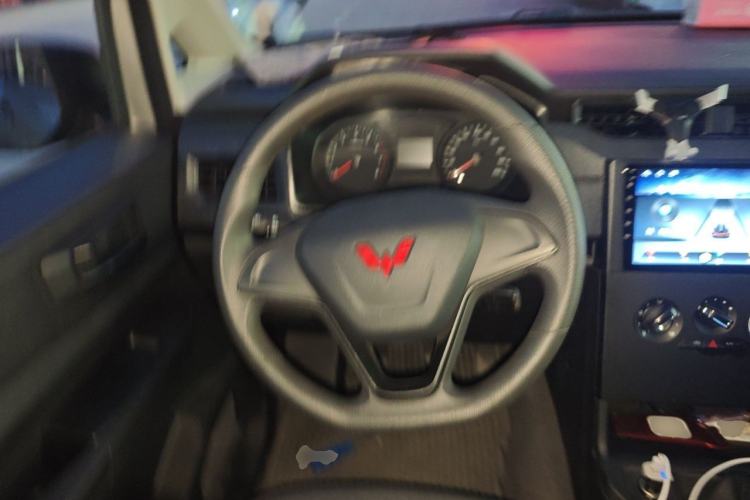 Used Wuling Hongguang PLUS 2020 1.5L Manual Standard Edition 7-Seater Steering Wheel