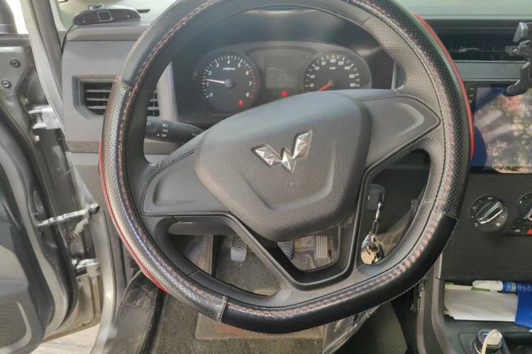 Used Wuling Hongguang PLUS 2020 1.5L Manual Standard Edition 5 Seats Steering Wheel