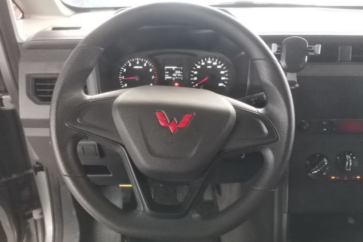 Used Wuling Hongguang PLUS 2020 1.5L Manual Standard Edition 7-Seater Steering Wheel