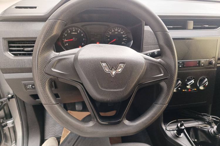 Used Wuling Hongguang PLUS 2020 1.5L Manual Standard Edition 5 Seats Steering Wheel