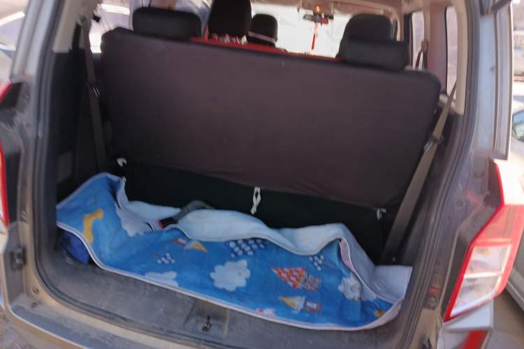 Used Wuling Hongguang PLUS 2020 1.5L Manual Comfort 7-Seater Trunk