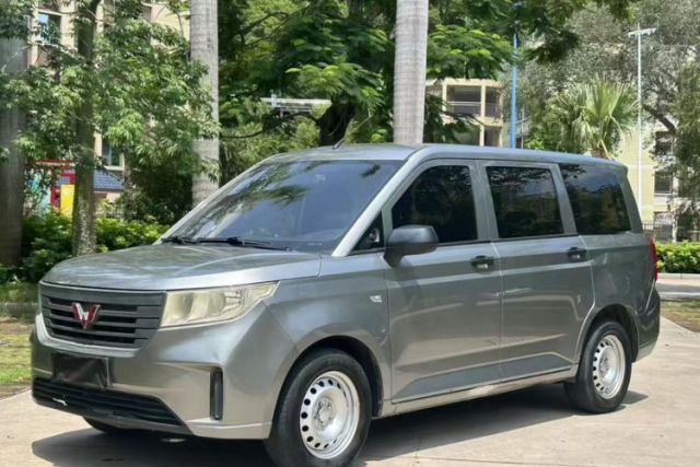 Used Wuling Hongguang PLUS 2020 1.5L Manual Standard Edition 5 Seats