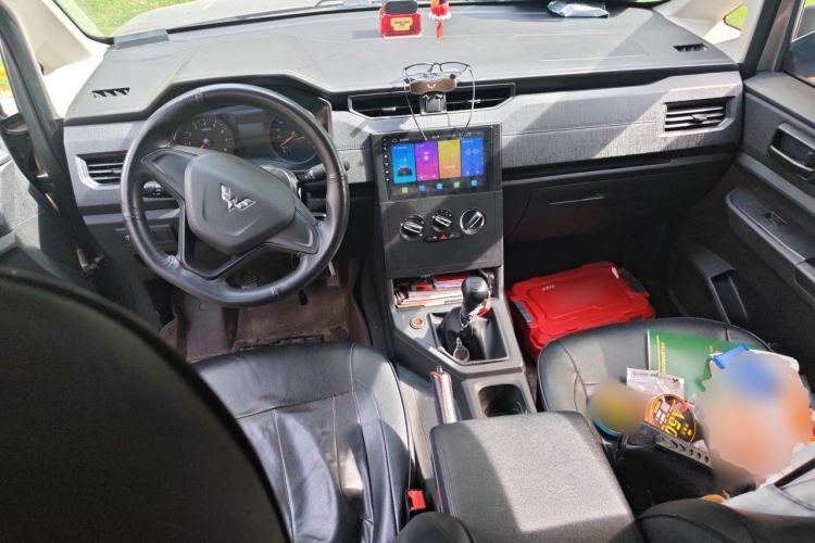 Used Wuling Hongguang PLUS 2020 1.5L Manual Standard Edition 5 Seats Center Console