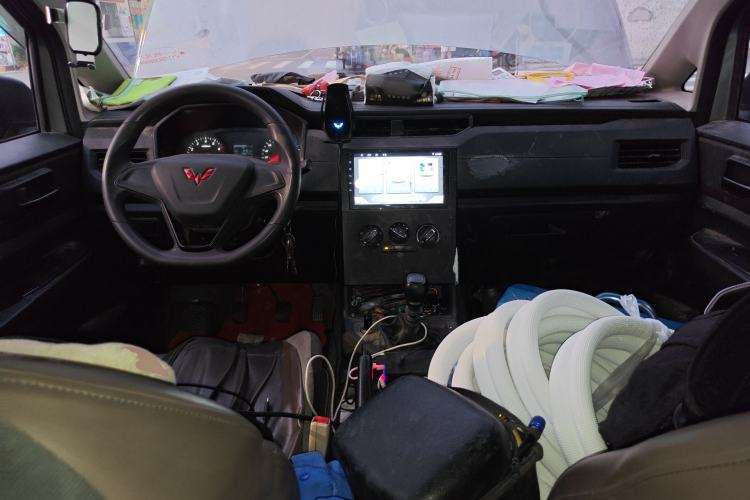 Used Wuling Hongguang PLUS 2020 1.5L Manual Standard Edition 5 Seats Center Console