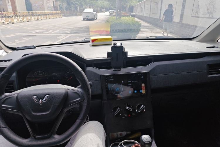 Used Wuling Hongguang PLUS 2020 1.5L Manual Standard Edition 5 Seats Center Console
