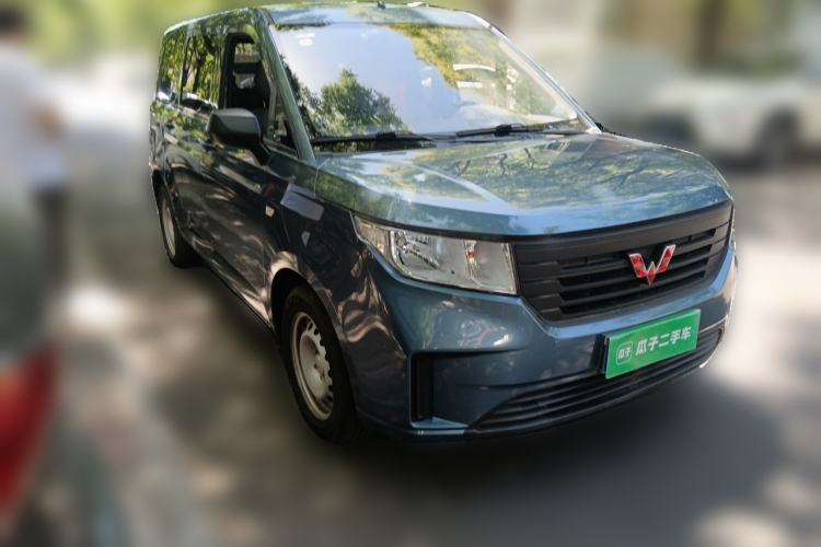 Used Wuling Hongguang PLUS 2020 1.5L Manual Standard Edition 5 Seats Front Right 45 Deg