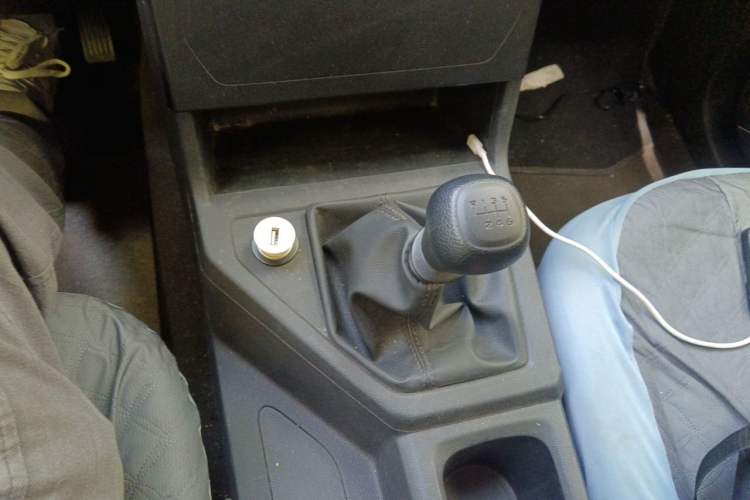 Used Wuling Hongguang PLUS 2020 1.5L Manual Standard Edition 5 Seats Gear Lever