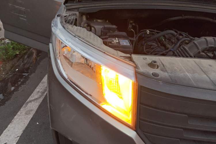 Used Wuling Hongguang PLUS 2020 1.5L Manual Standard Edition 5 Seats Right Front Headlight