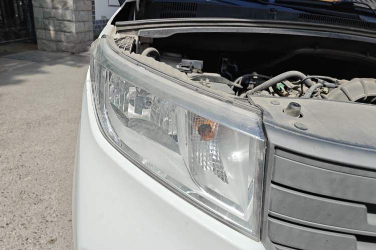 Used Wuling Hongguang PLUS 2020 1.5L Manual Standard Edition 5 Seats Right Front Headlight