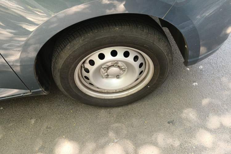Used Wuling Hongguang PLUS 2020 1.5L Manual Standard Edition 5 Seats Right Front Wheel Hub