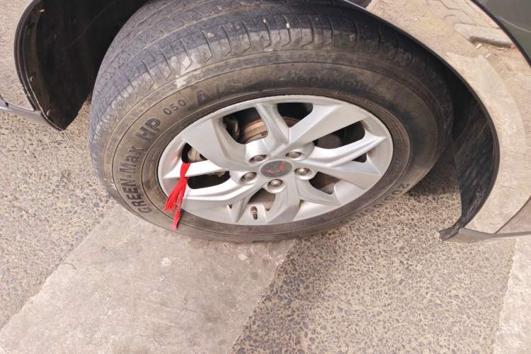 Used Wuling Hongguang PLUS 2020 1.5L Manual Standard Edition 5 Seats Right Front Wheel Hub