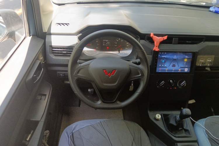 Used Wuling Hongguang PLUS 2020 1.5L Manual Standard Edition 5 Seats Steering Wheel