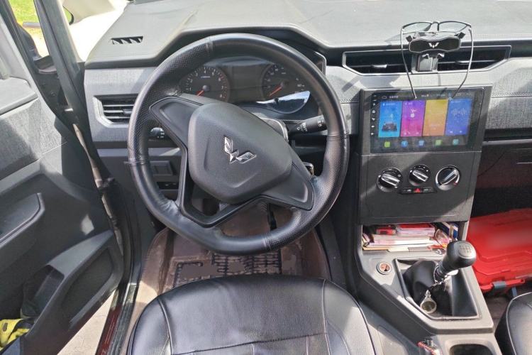 Used Wuling Hongguang PLUS 2020 1.5L Manual Standard Edition 5 Seats Steering Wheel