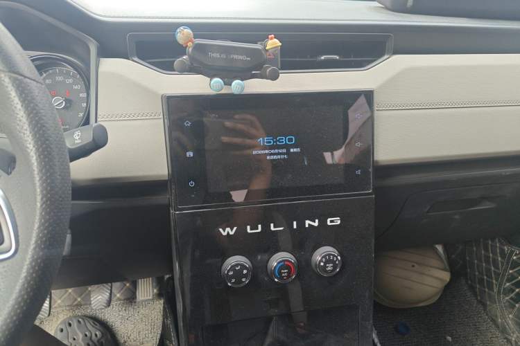 Used Wuling Hongguang PLUS 2020 1.5L Manual Comfort 7-Seater Audio And AC Panel
