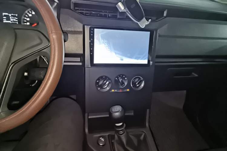 Used Wuling Hongguang PLUS 2020 1.5L Manual Standard Edition 5 Seats Audio And AC Panel